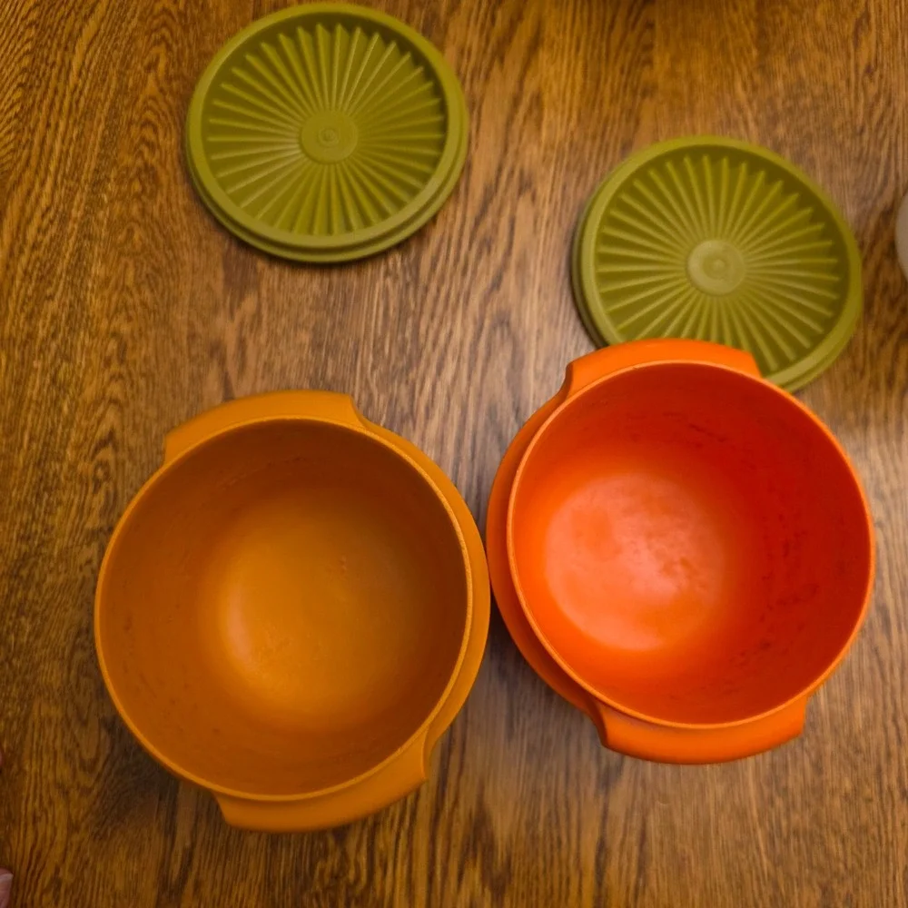 Vintage Tupperware Servalier Bowls 20 oz Orange Mustard Sunburst Lids Set of 2